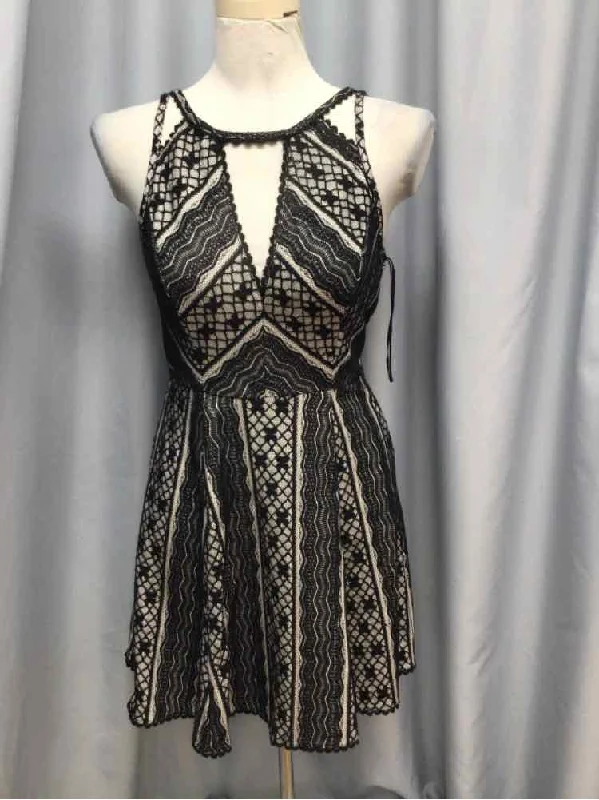 Casual dress outfits -FREE PEOPLE SIZE 4 Ladies DRESS