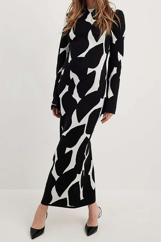 Casual chic maxi dresses -Black And White Long Sleeve Knit Maxi Dress