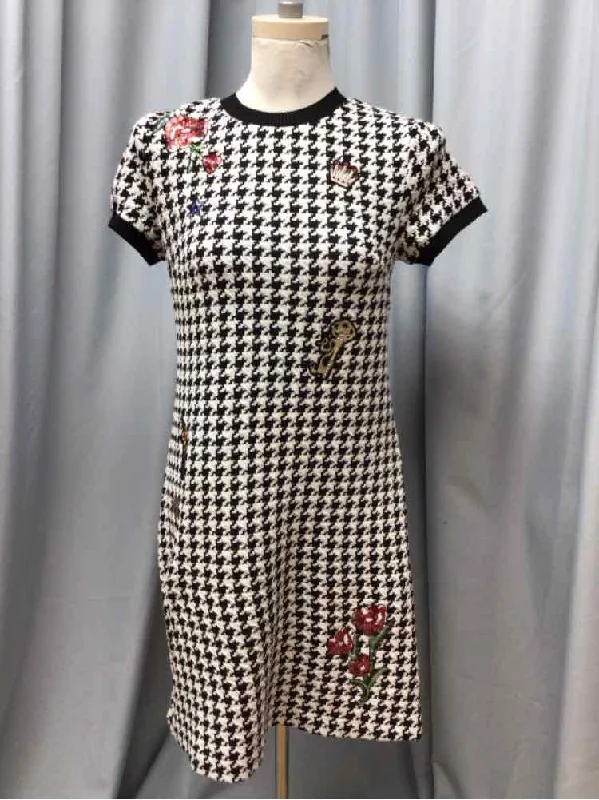 Casual floral dresses -O STIN STUDIO SIZE SMALL Ladies DRESS